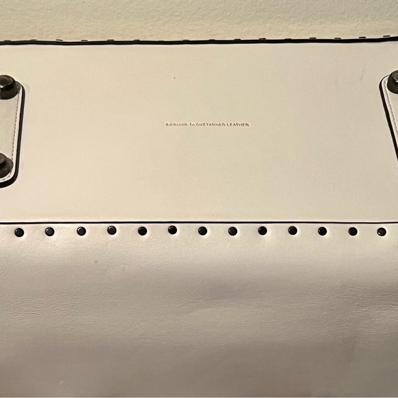 Coach 1941 Cooper Carryall in Chalk & Beechwood with Border Rivets Colorblock - Picture 8 of 9